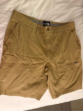 The North Face Men's Khaki/Tan Hybrid Utility Shorts